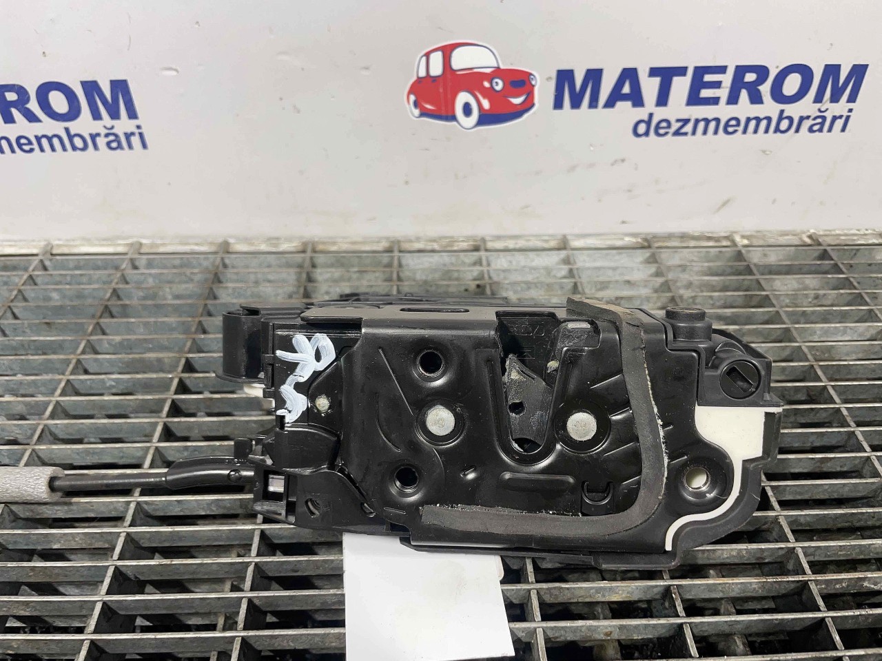 INCUIETOARE USA SPATE DREAPTA VW TIGUAN - - (2010 2015)