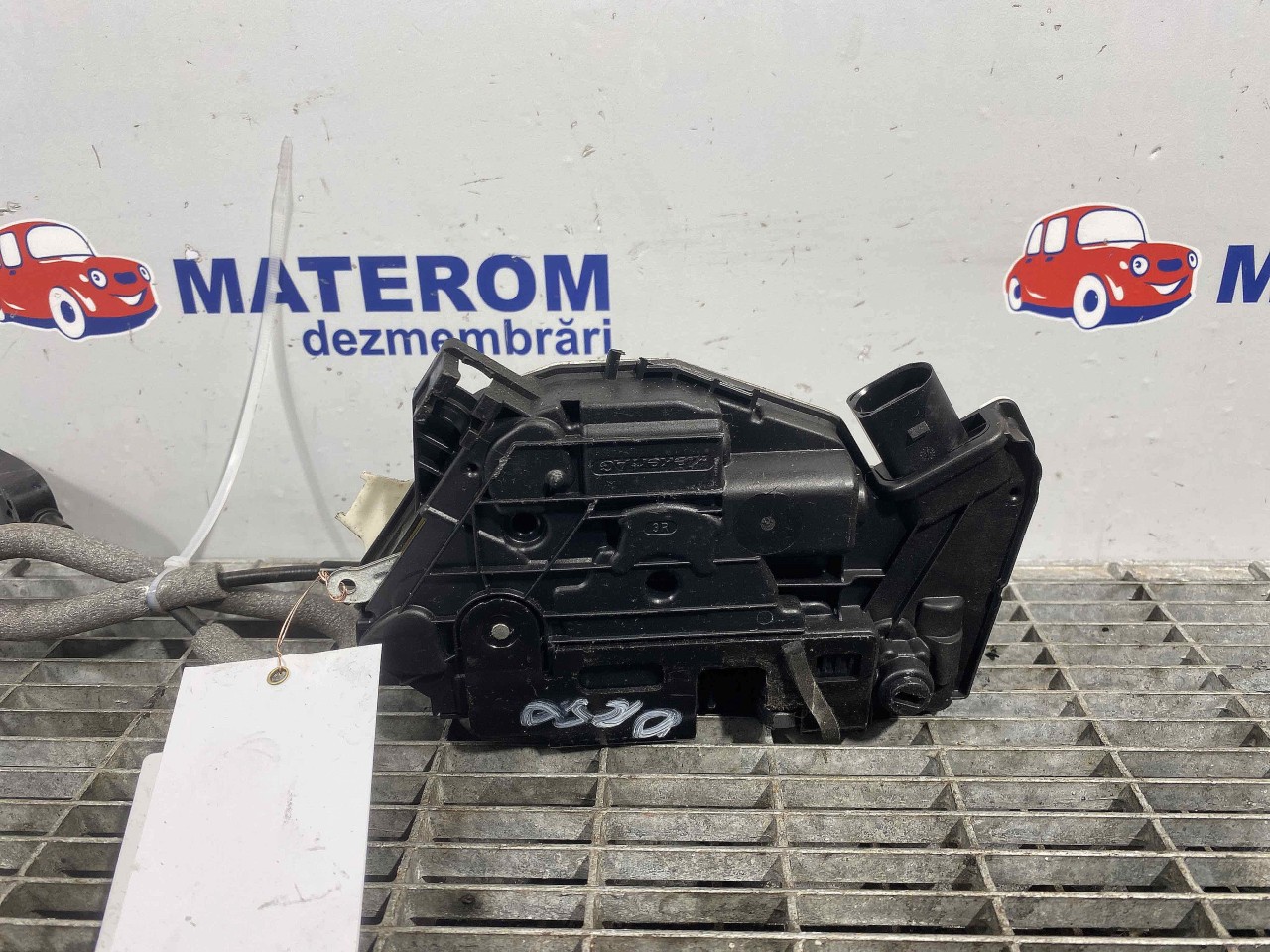 INCUIETOARE USA SPATE DREAPTA VW TIGUAN TIGUAN - - (2007 2010)