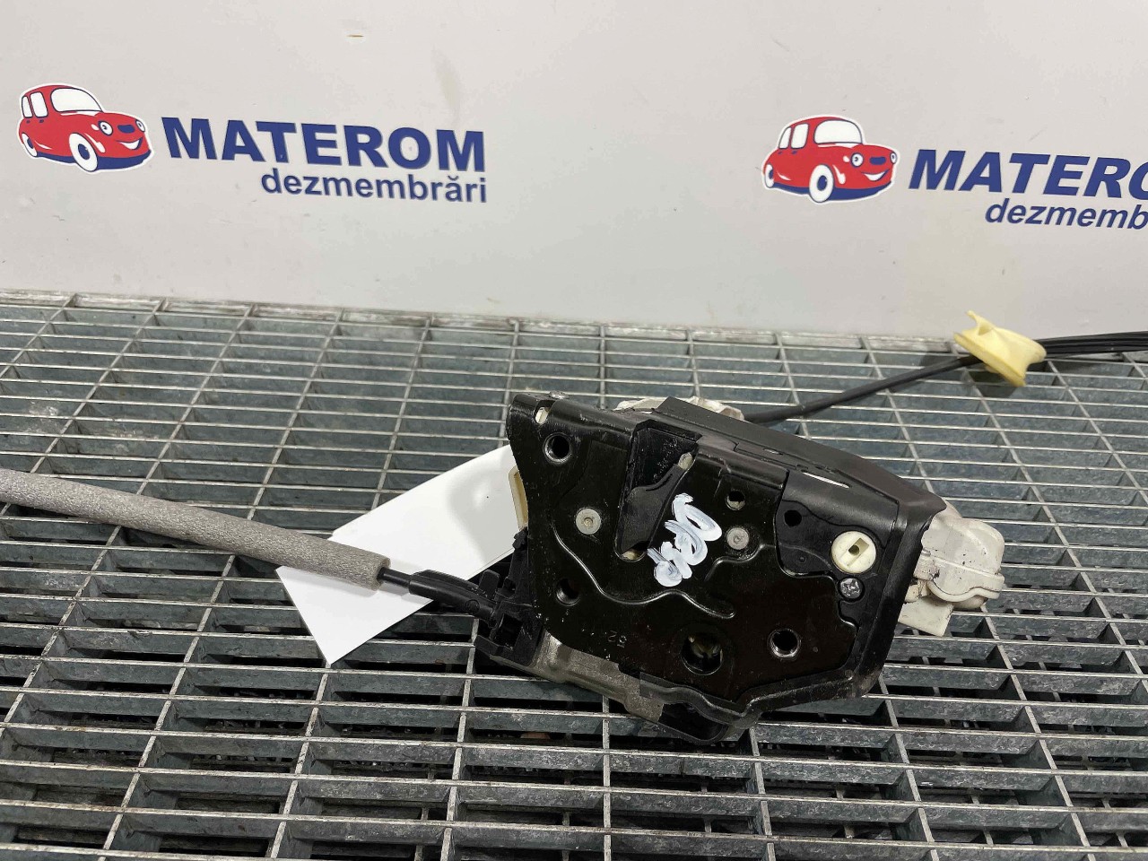INCUIETOARE USA SPATE DREAPTA VW TOUAREG TOUAREG - - (2010 2018)