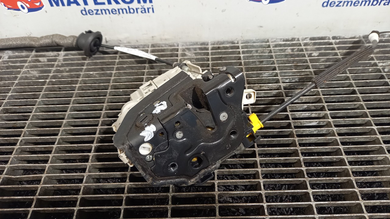 INCUIETOARE USA SPATE STANGA AUDI A1 A1 - - (2010 2014)