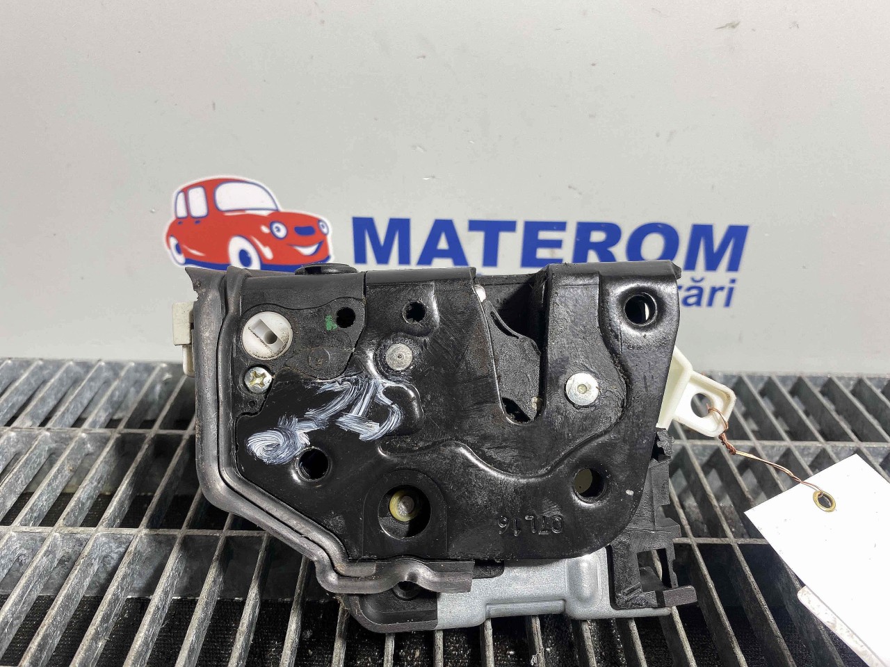 INCUIETOARE USA SPATE STANGA AUDI A1 A1 - - (2010 2014)