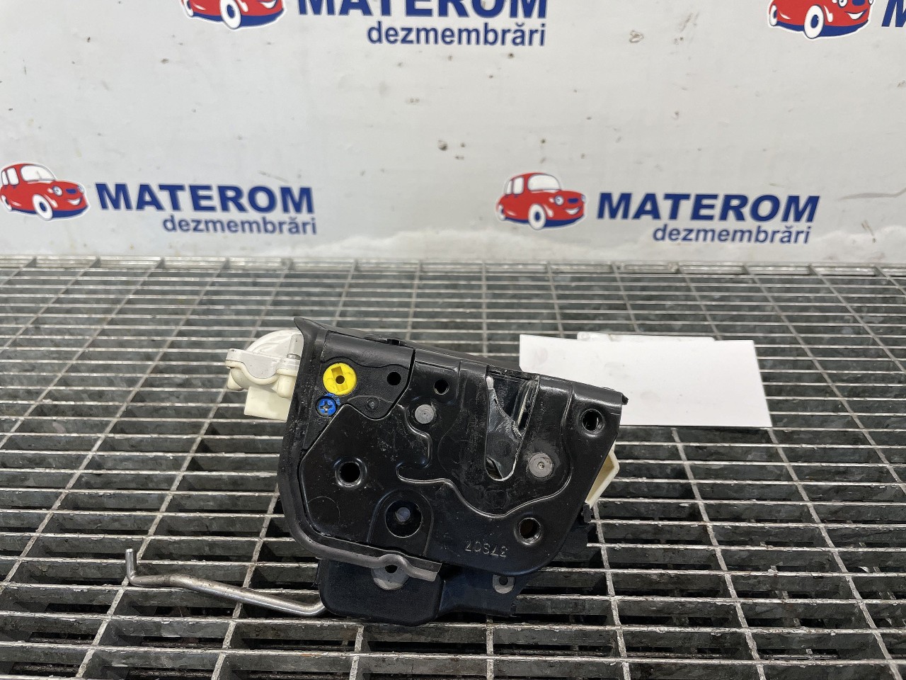 INCUIETOARE USA SPATE STANGA AUDI A4 A4 - - (2004 2007)
