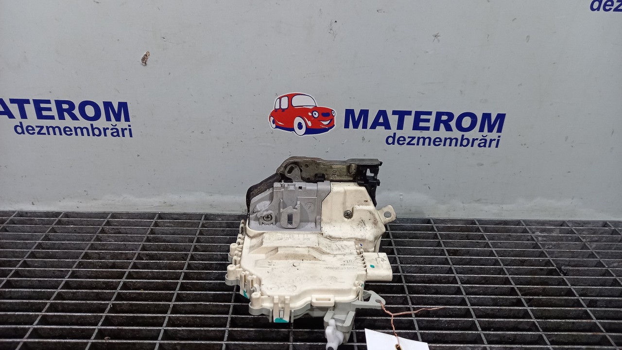 INCUIETOARE USA SPATE STANGA AUDI A5 - - (2007 2011)