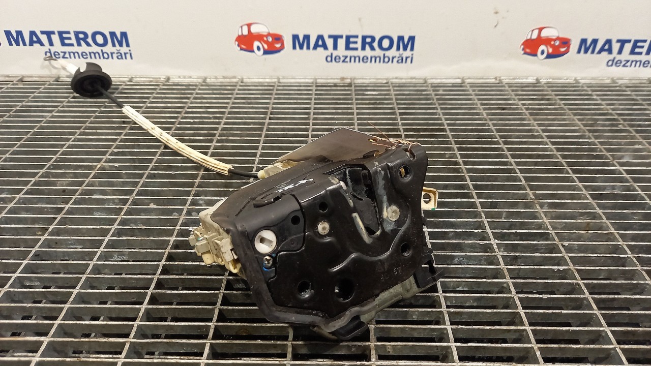 INCUIETOARE USA SPATE STANGA AUDI Q5 - -