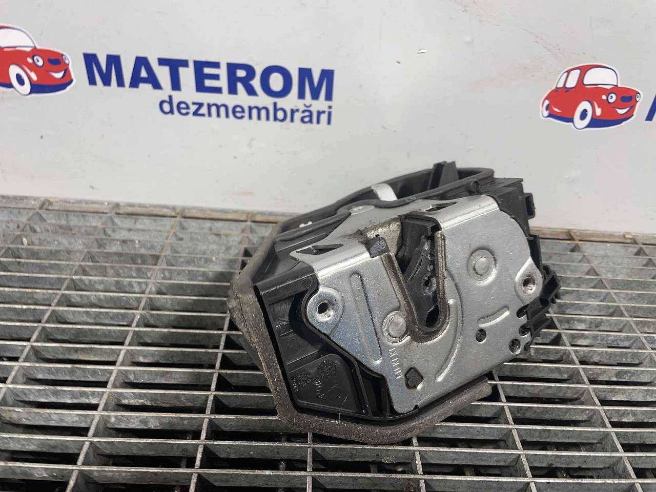 INCUIETOARE USA SPATE STANGA BMW SERIA 1 F20 - - (2011 2015)