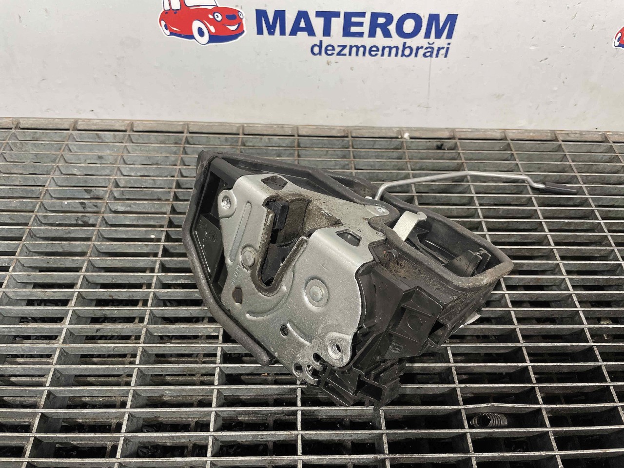 INCUIETOARE USA SPATE STANGA BMW SERIA 1 F20 - - (2015 2019)