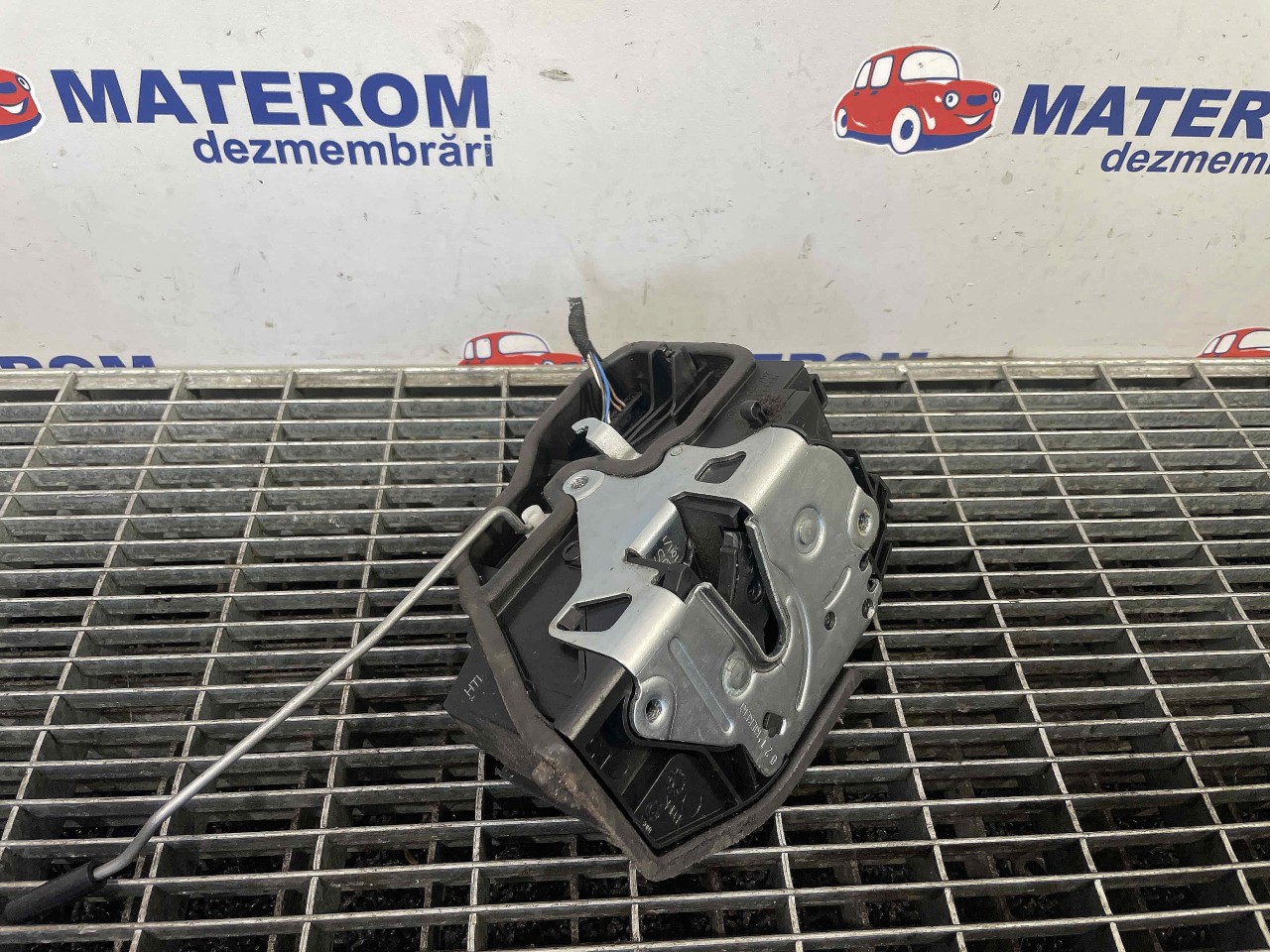 INCUIETOARE USA SPATE STANGA BMW X1 - - (2009 2015)