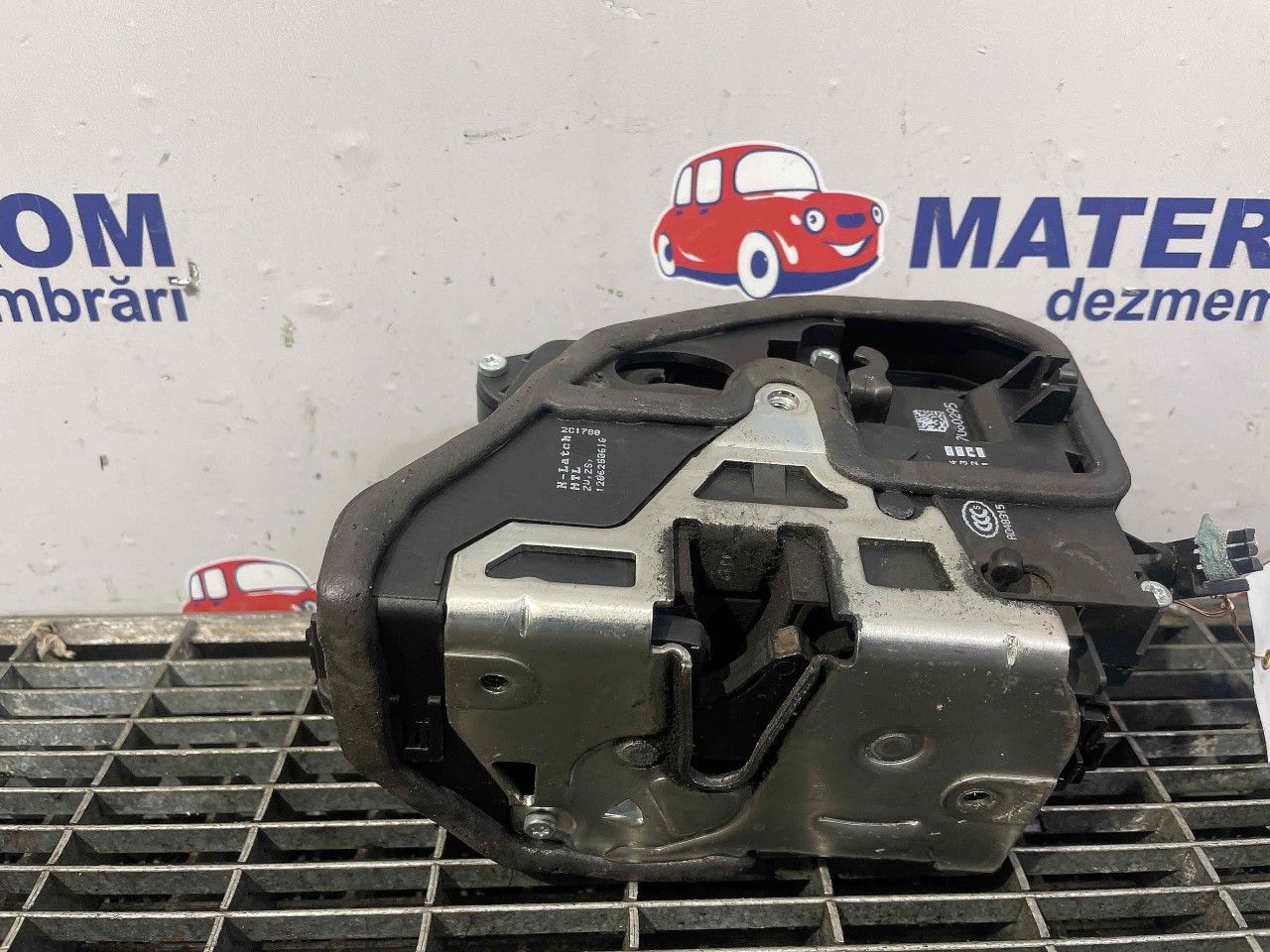 INCUIETOARE USA SPATE STANGA BMW X1 X1 - - (2009 2015)