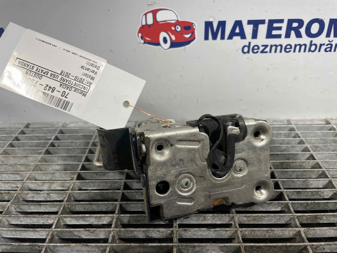INCUIETOARE USA SPATE STANGA DACIA DUSTER - - (2010 2018)