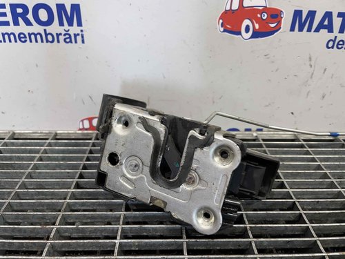 INCUIETOARE USA SPATE STANGA DACIA DUSTER DUSTER - - (2010 2013)