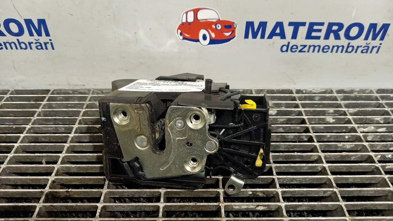 INCUIETOARE USA SPATE STANGA DACIA SANDERO - - (2012 2019)