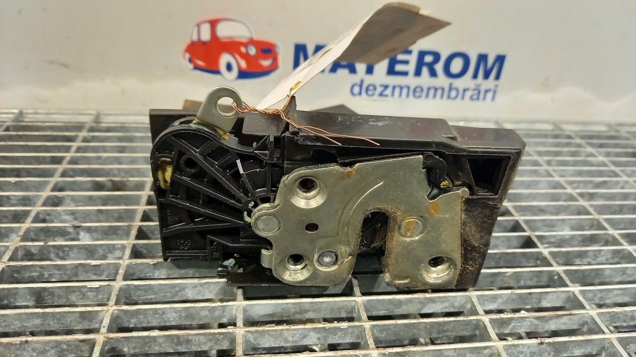 INCUIETOARE USA SPATE STANGA DACIA SANDERO SANDERO - - (2012 2019)