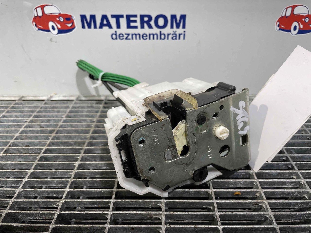 INCUIETOARE USA SPATE STANGA FIAT TIPO TIPO - - (2015 2020)