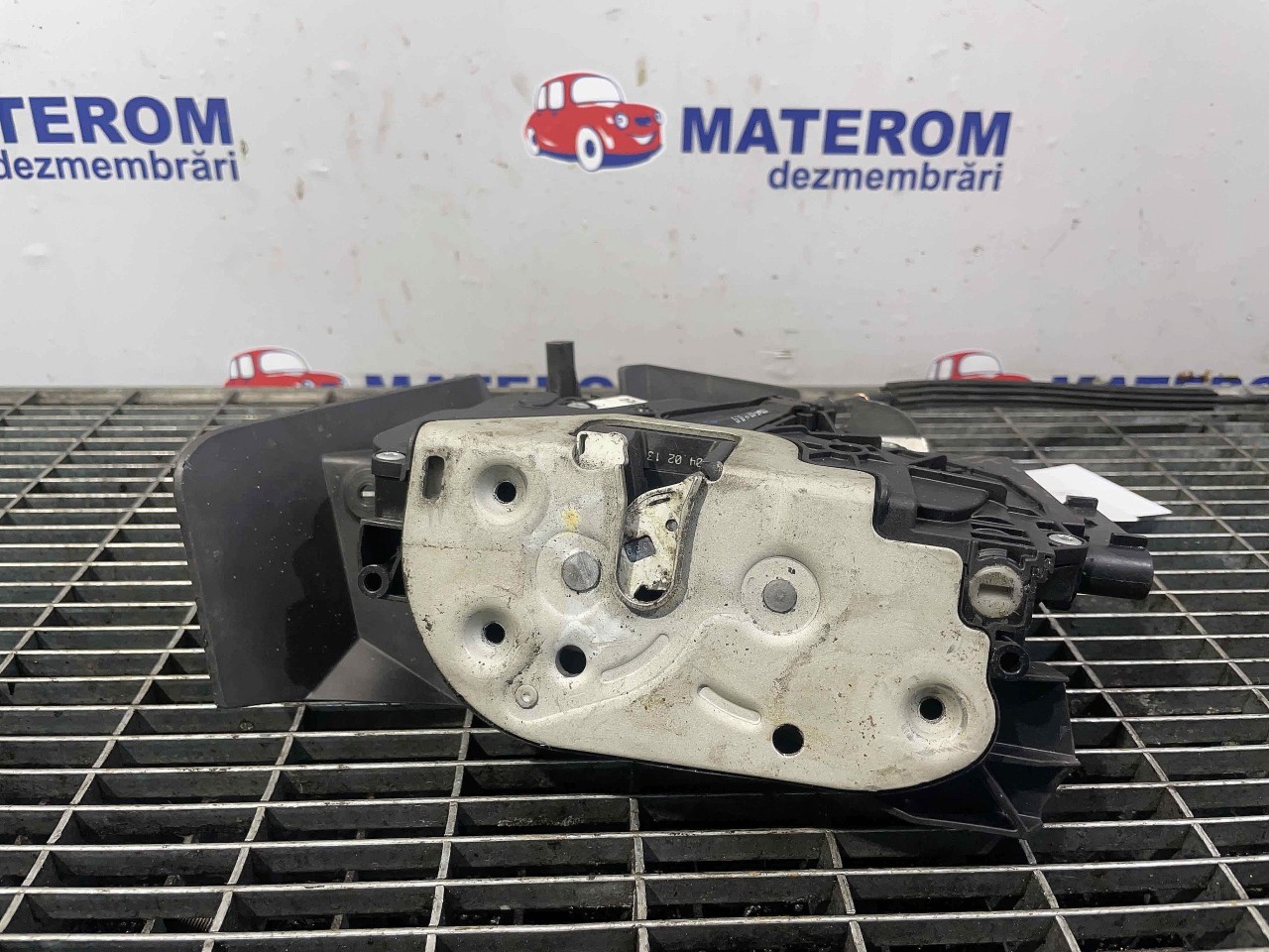 INCUIETOARE USA SPATE STANGA FORD B-MAX - - (2012 2017)