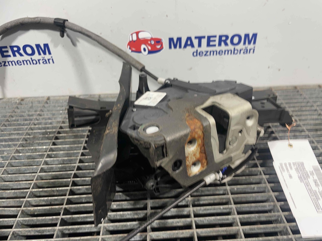 INCUIETOARE USA SPATE STANGA FORD FOCUS - - (2011 2014)