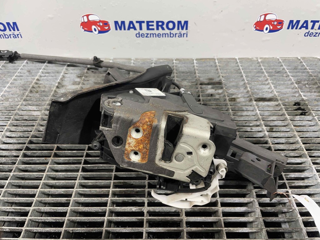 INCUIETOARE USA SPATE STANGA FORD FOCUS - - (2011 2014)