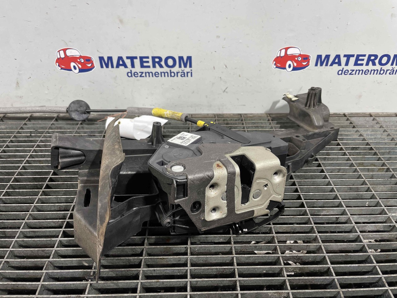 INCUIETOARE USA SPATE STANGA FORD KUGA - - (2012 2019)