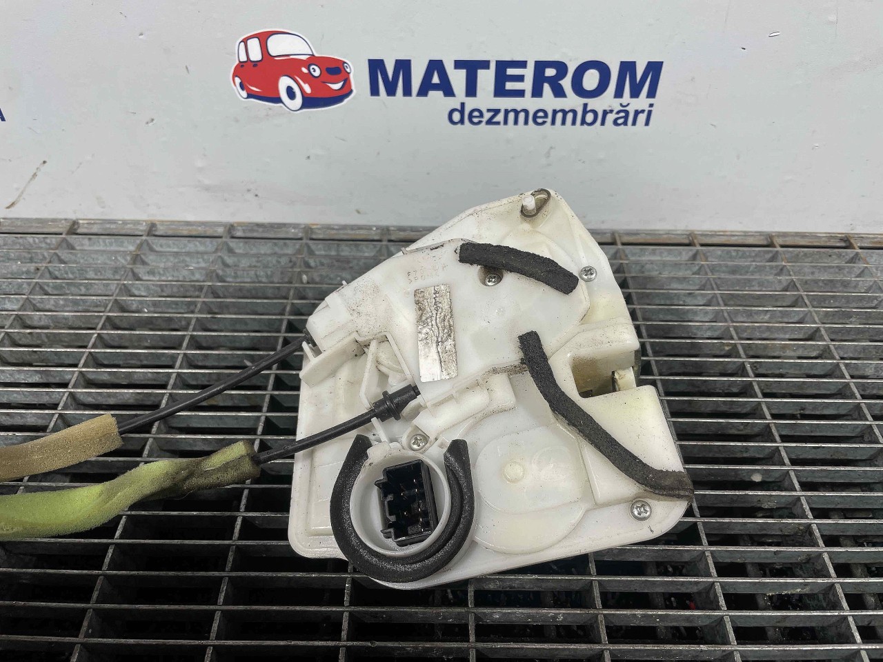 INCUIETOARE USA SPATE STANGA MAZDA 6 6 - - (2007 2012)