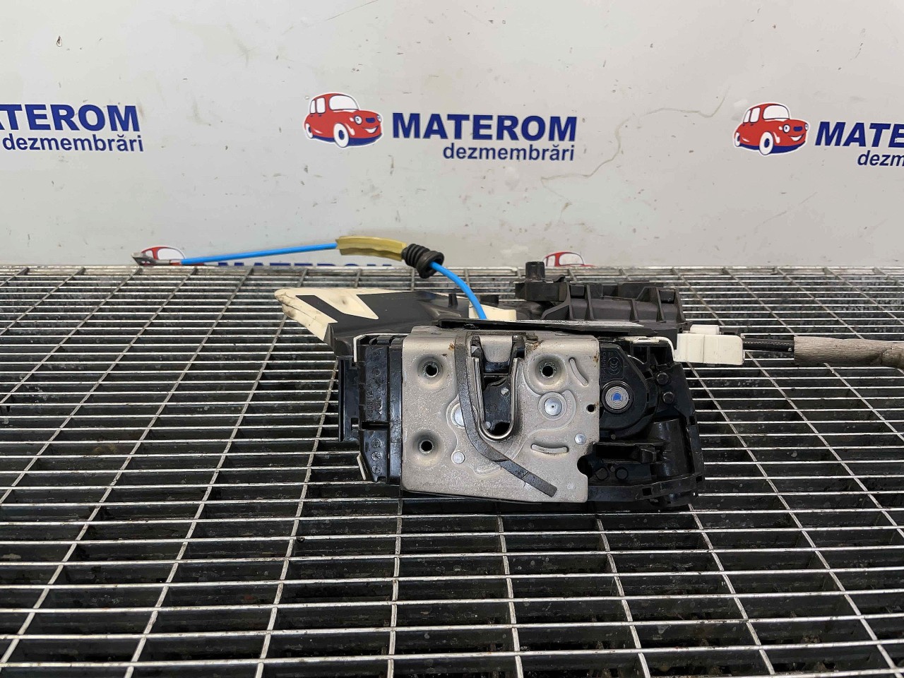 INCUIETOARE USA SPATE STANGA MERCEDES CLA - - (2013 2019)