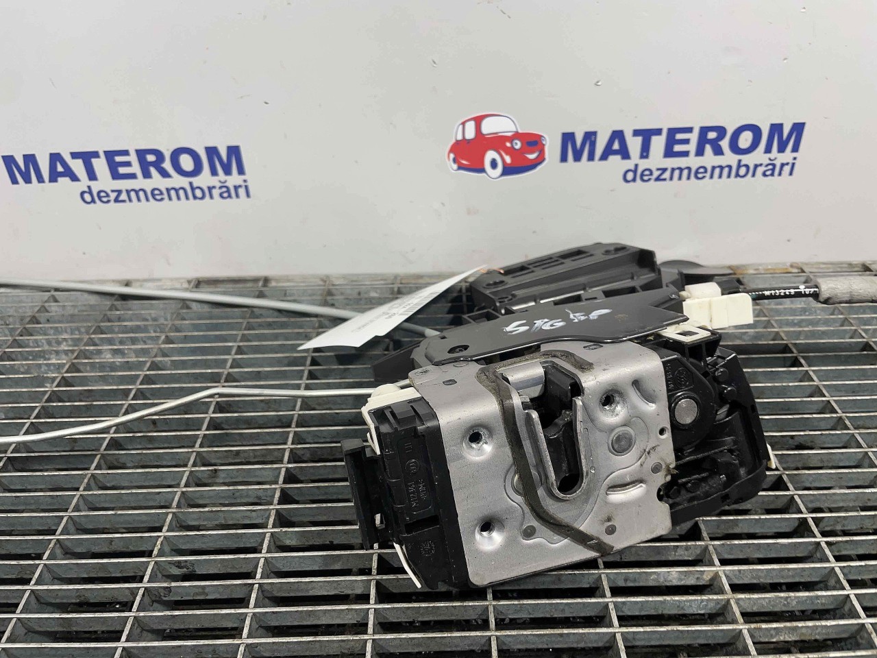 INCUIETOARE USA SPATE STANGA MERCEDES ML - - (2012 2019)