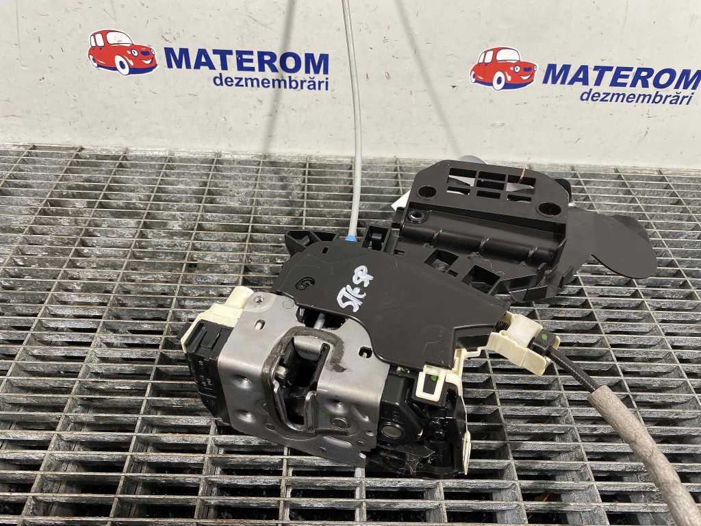 INCUIETOARE USA SPATE STANGA MERCEDES ML