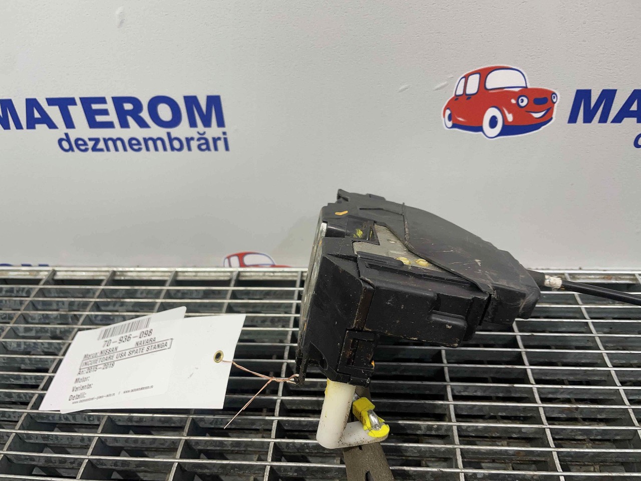 INCUIETOARE USA SPATE STANGA NISSAN NAVARA NAVARA - - (2015 2019)