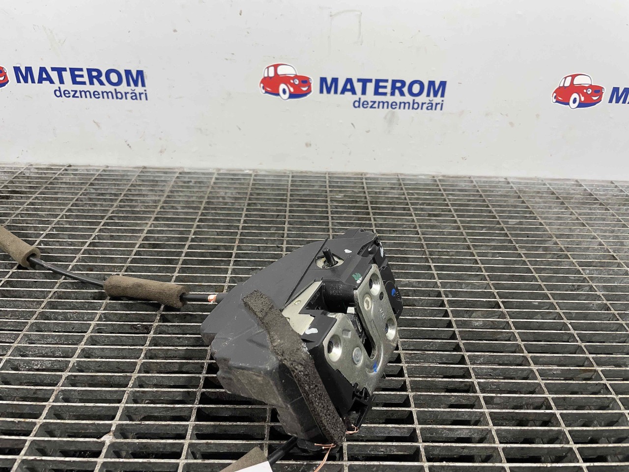 INCUIETOARE USA SPATE STANGA NISSAN NOTE NOTE - - (2013 2019)