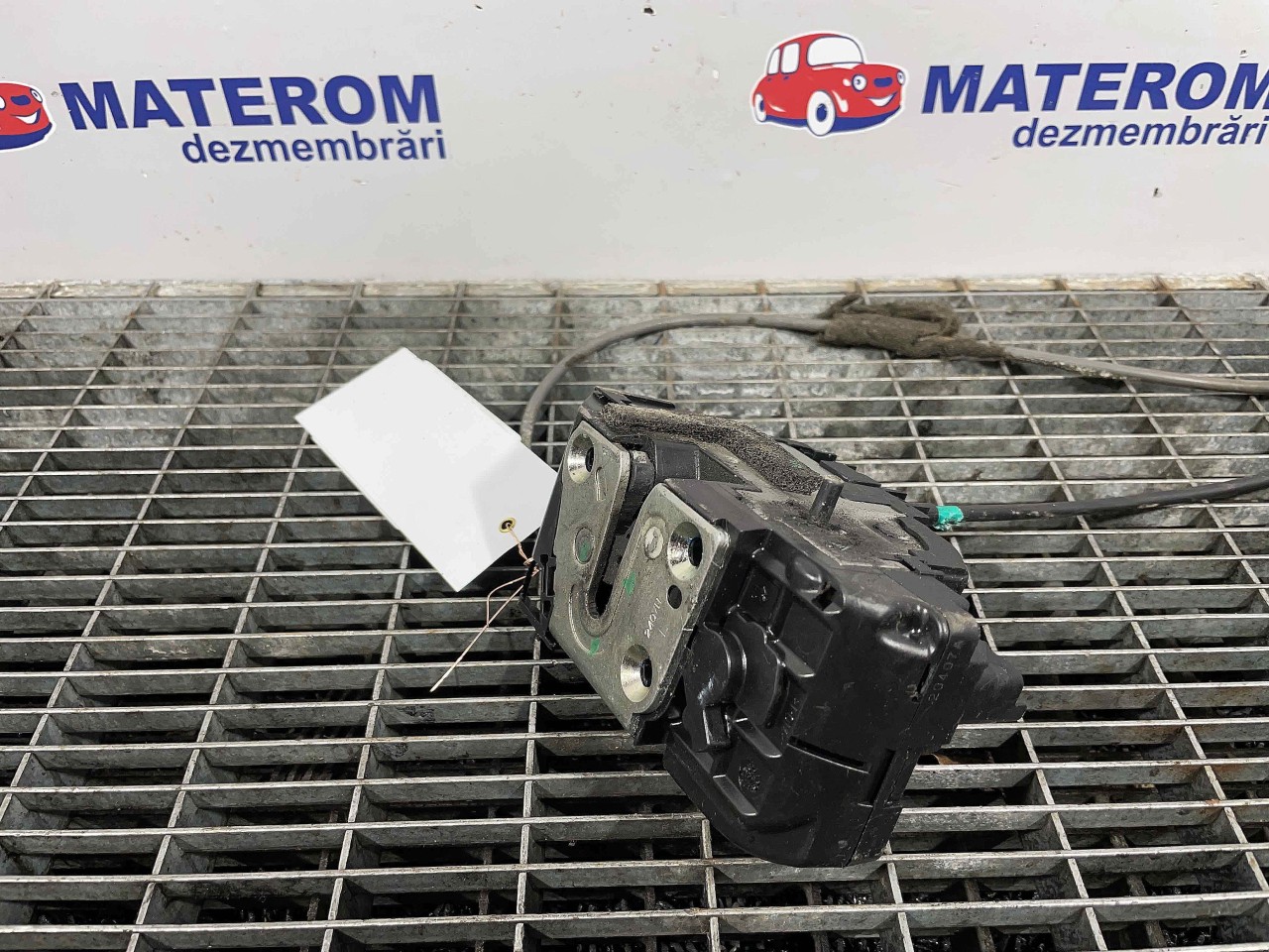 INCUIETOARE USA SPATE STANGA NISSAN QASHQAI QASHQAI - - (2006 2010)