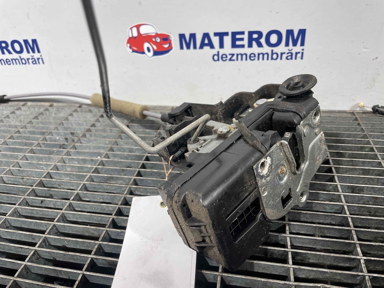 INCUIETOARE USA SPATE STANGA OPEL ANTARA ANTARA - - (2010 2015)