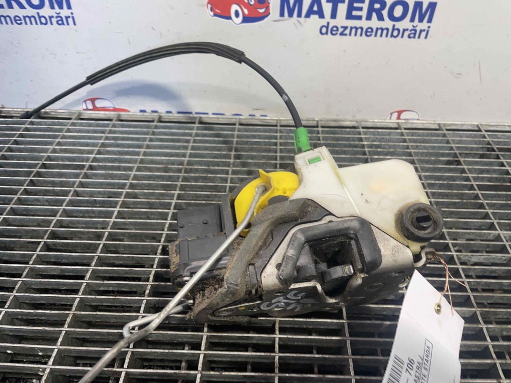 INCUIETOARE USA SPATE STANGA OPEL ASTRA J - - (2009 2012)