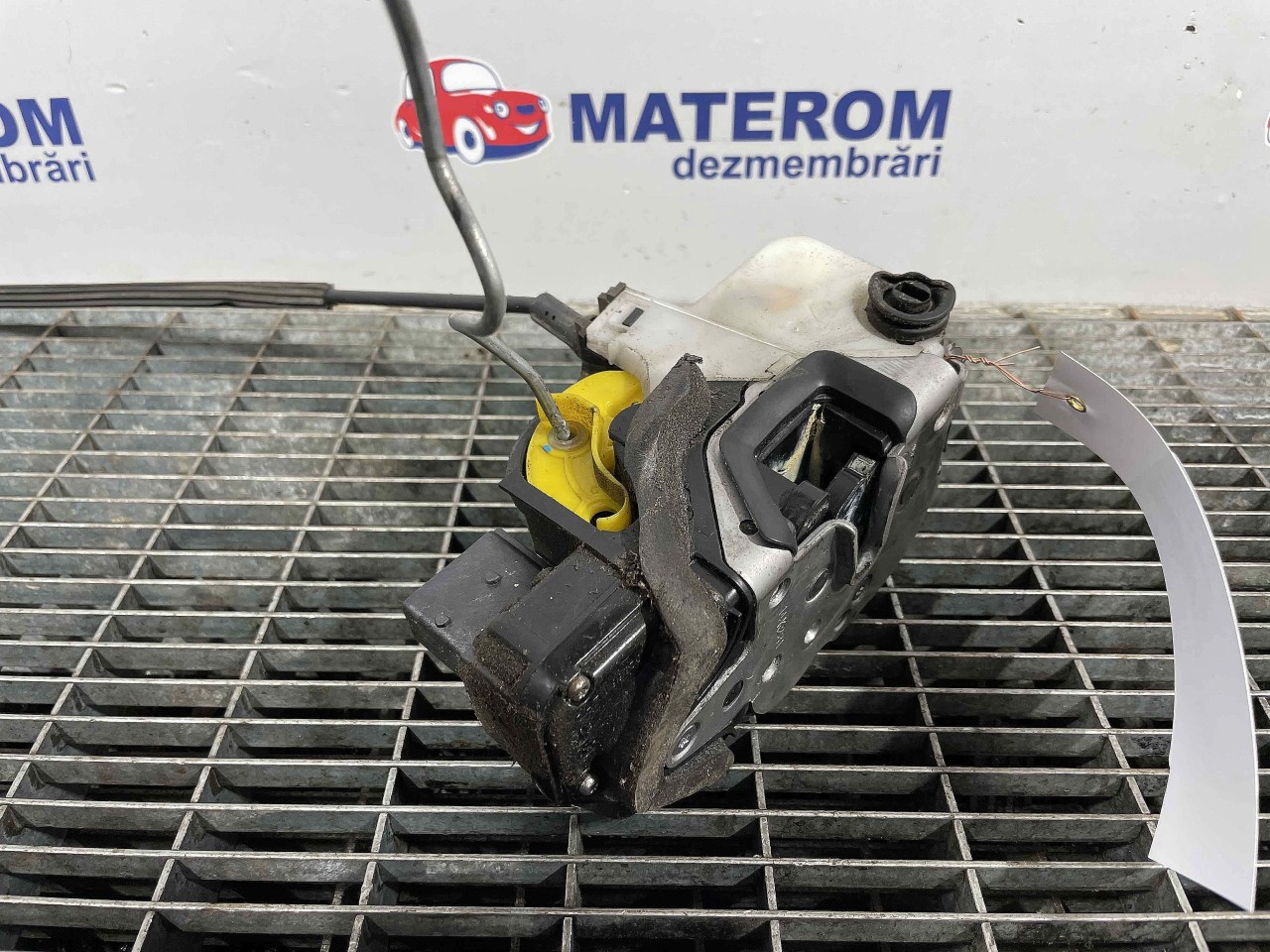 INCUIETOARE USA SPATE STANGA OPEL ASTRA J - - (2009 2012)