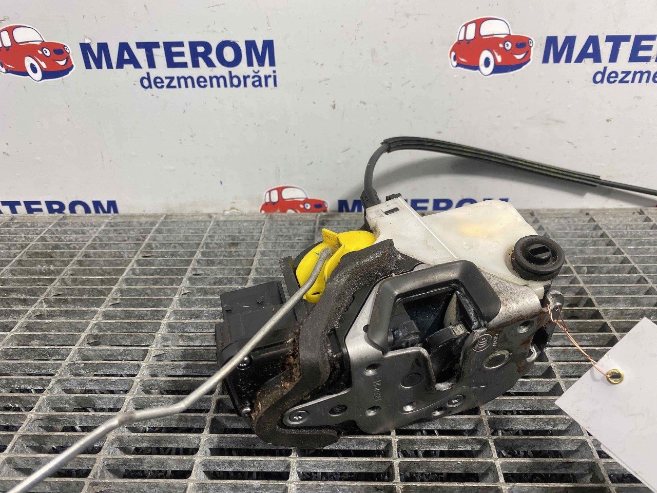 INCUIETOARE USA SPATE STANGA OPEL ASTRA J ASTRA J - - (2012 2015)