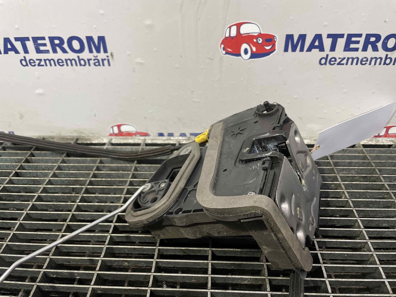INCUIETOARE USA SPATE STANGA OPEL ASTRA K - - (2015 2021)