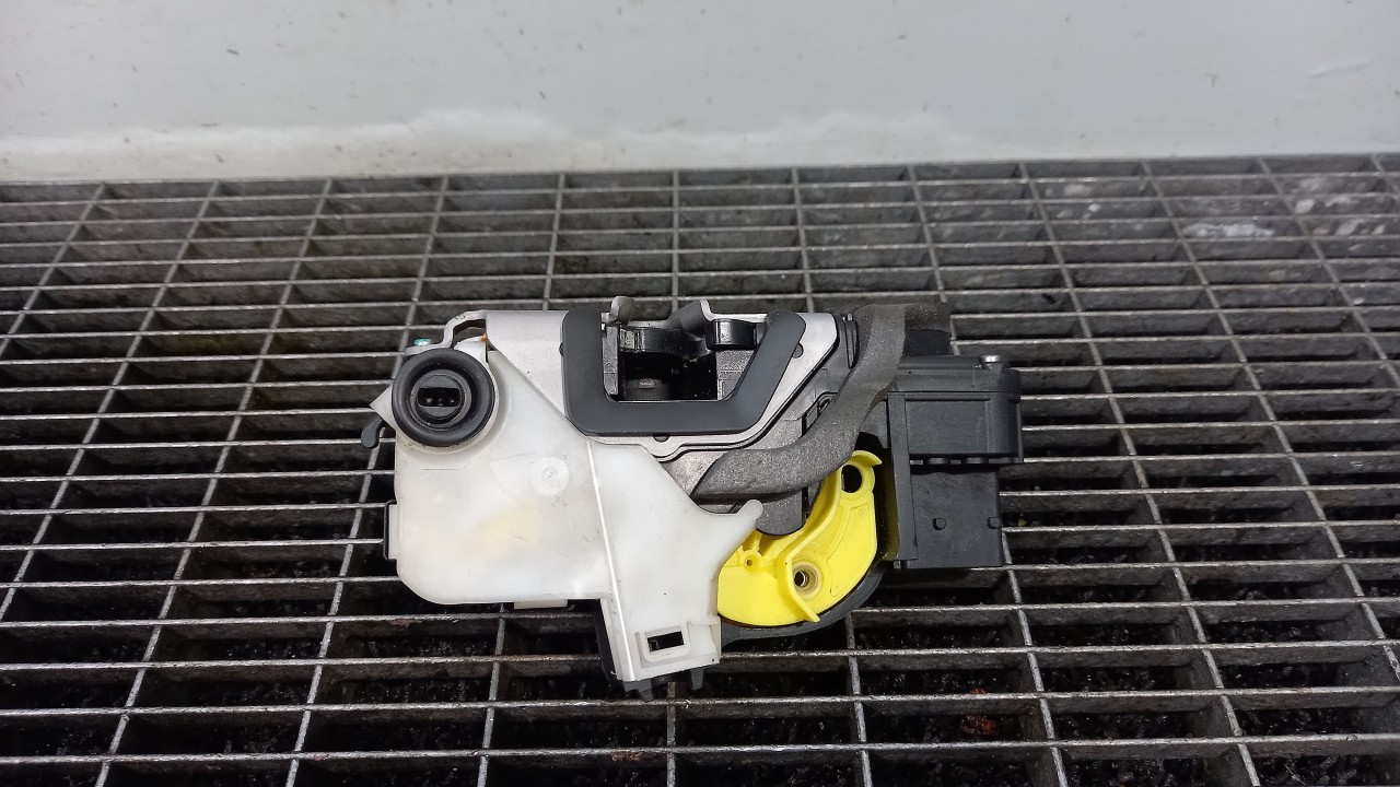 INCUIETOARE USA SPATE STANGA OPEL INSIGNIA INSIGNIA - - (2008 2013)