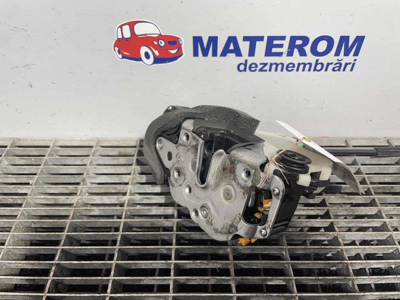 INCUIETOARE USA SPATE STANGA OPEL INSIGNIA INSIGNIA - - (2013 2017)