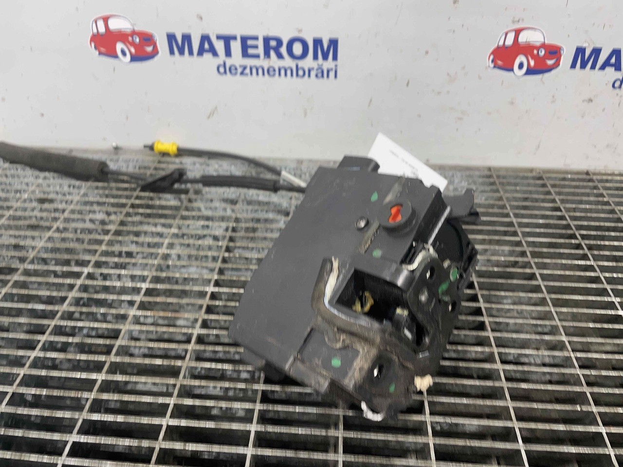 INCUIETOARE USA SPATE STANGA PEUGEOT 308 - - (2012 2015)