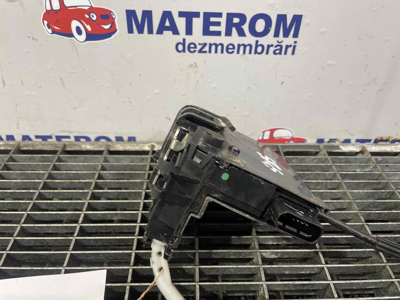 INCUIETOARE USA SPATE STANGA PEUGEOT 308 - - (2013 2018)
