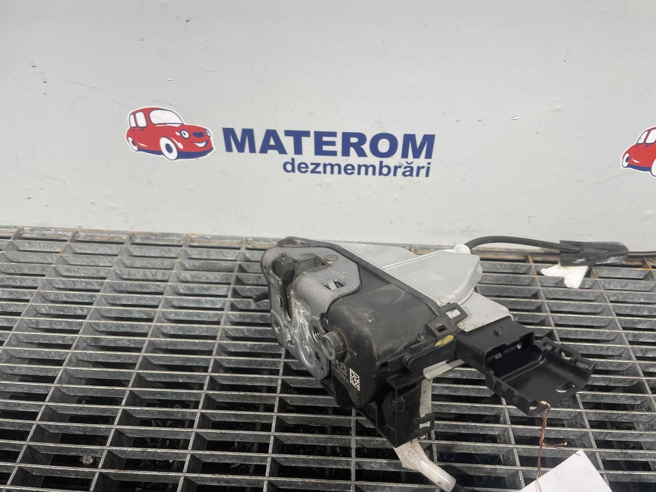 INCUIETOARE USA SPATE STANGA PEUGEOT 407 407 - - (2004 2008)