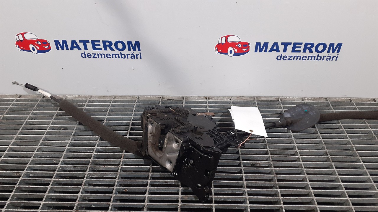 INCUIETOARE USA SPATE STANGA RENAULT CLIO - - (2012 2016)