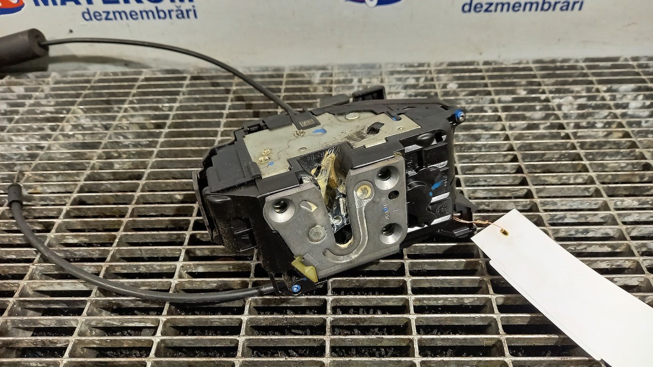 INCUIETOARE USA SPATE STANGA RENAULT SCENIC - - (2009 2013)