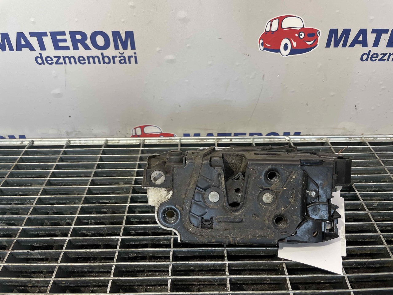 INCUIETOARE USA SPATE STANGA SEAT IBIZA IBIZA - - (2012 2016)