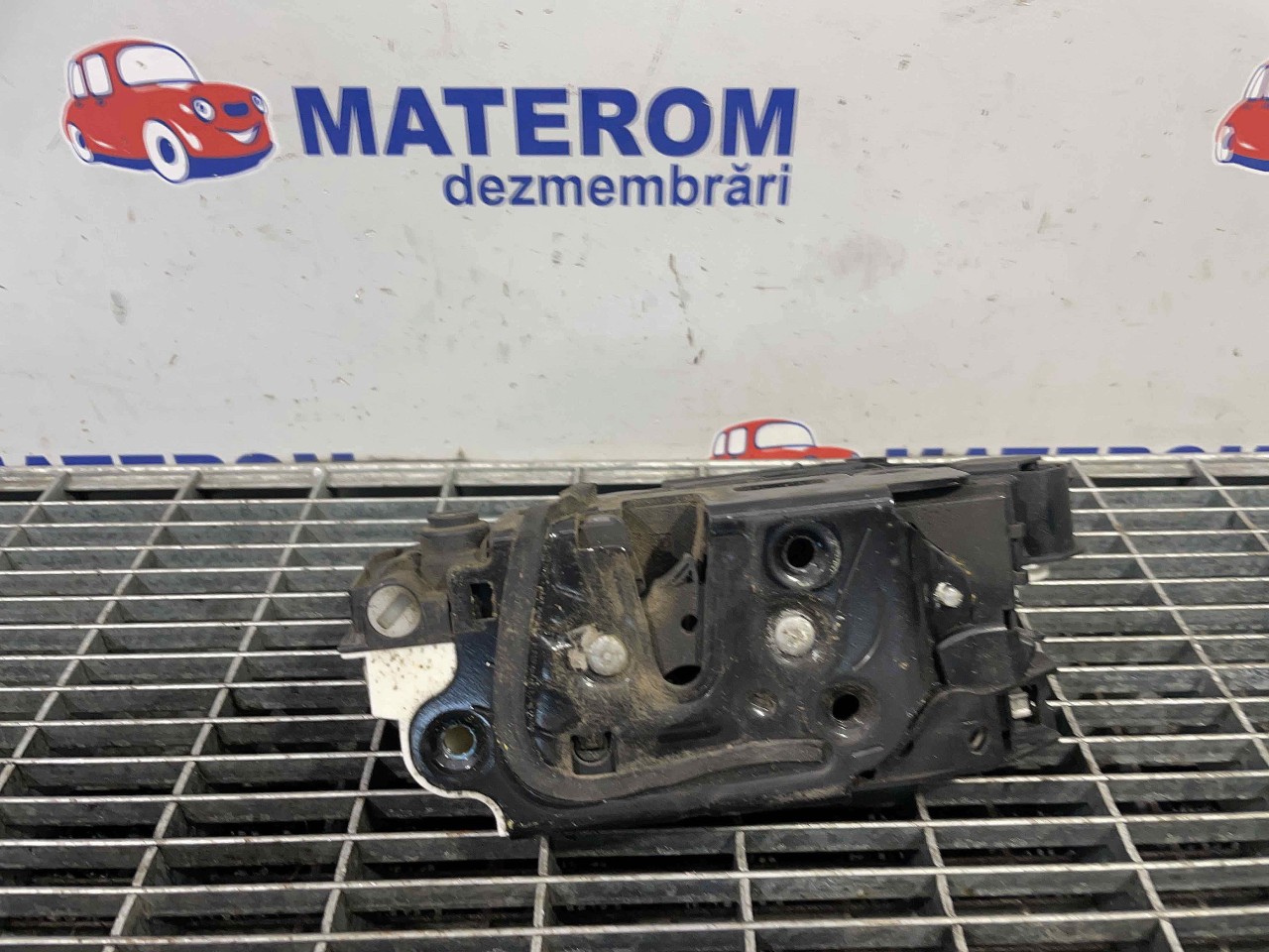 INCUIETOARE USA SPATE STANGA SKODA FABIA - - (2007 2010)