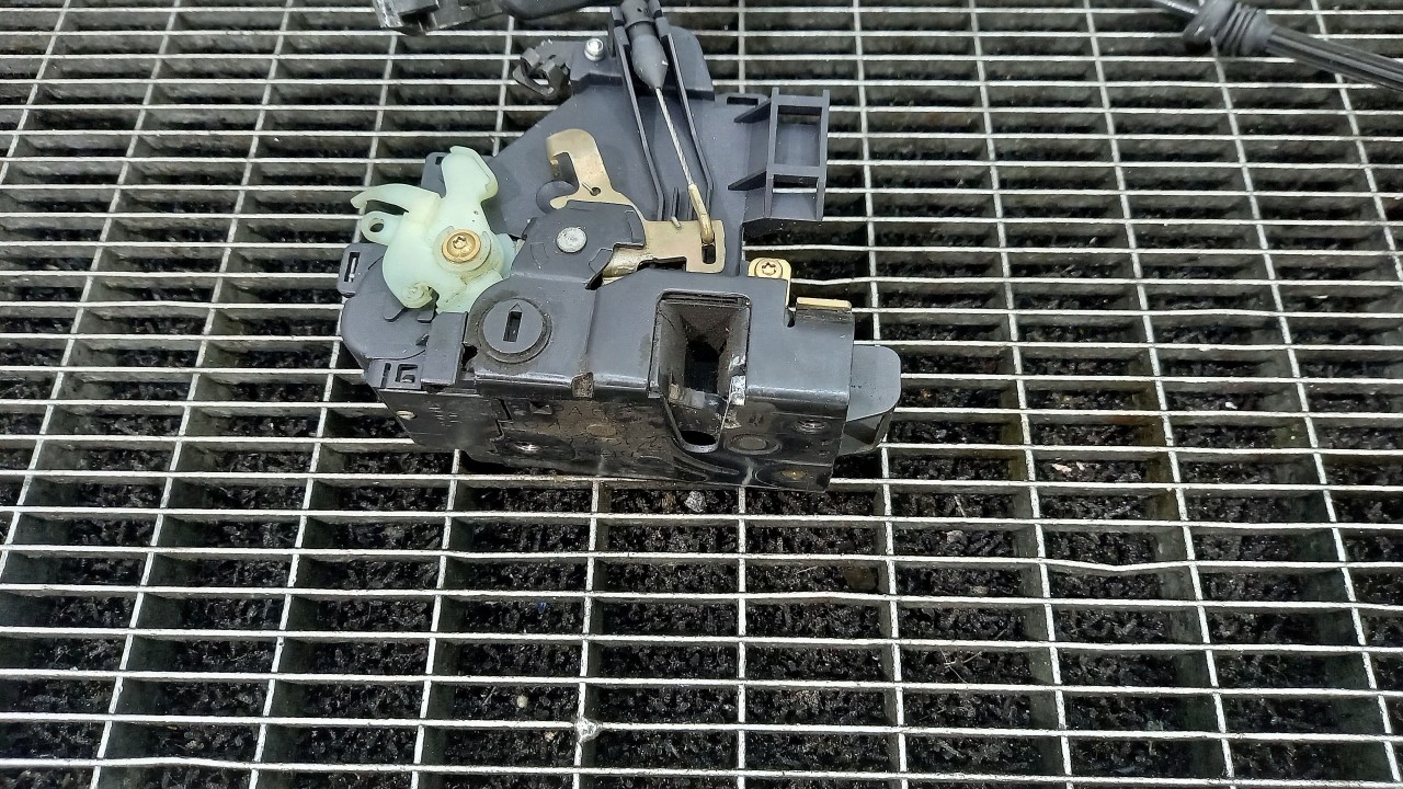 INCUIETOARE USA SPATE STANGA SKODA FABIA FABIA - - (2000 2007)
