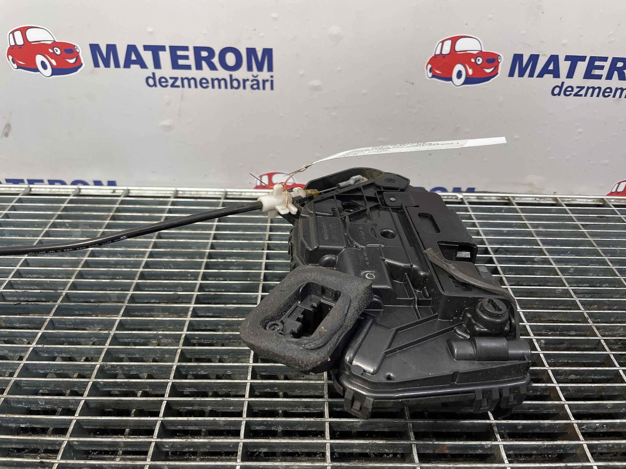 INCUIETOARE USA SPATE STANGA SKODA OCTAVIA - - (2017 2019)