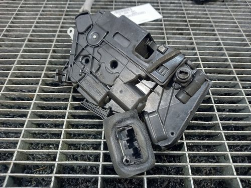 INCUIETOARE USA SPATE STANGA SKODA RAPID - - (2012 2017)