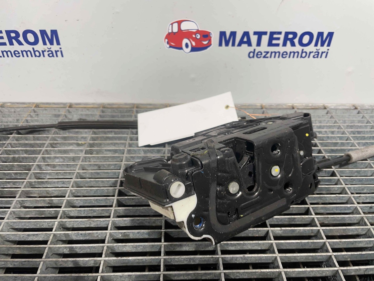 INCUIETOARE USA SPATE STANGA SKODA SUPERB - - (2008 2013)