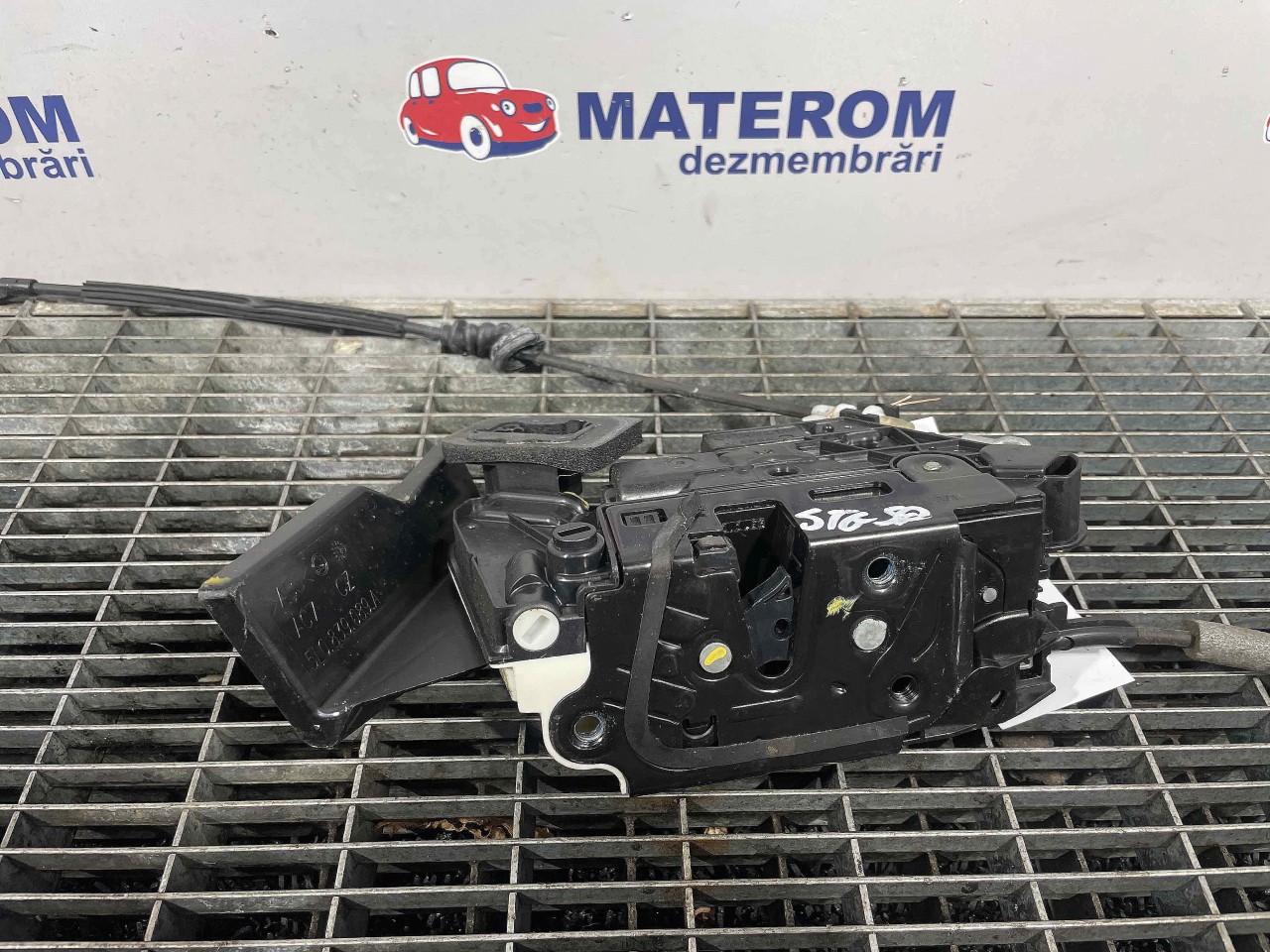 INCUIETOARE USA SPATE STANGA SKODA YETI - - (2009 2017)