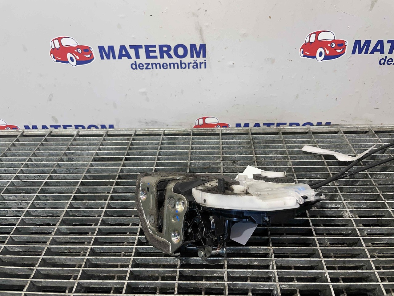 INCUIETOARE USA SPATE STANGA TOYOTA AYGO AYGO - - (2014 2018)