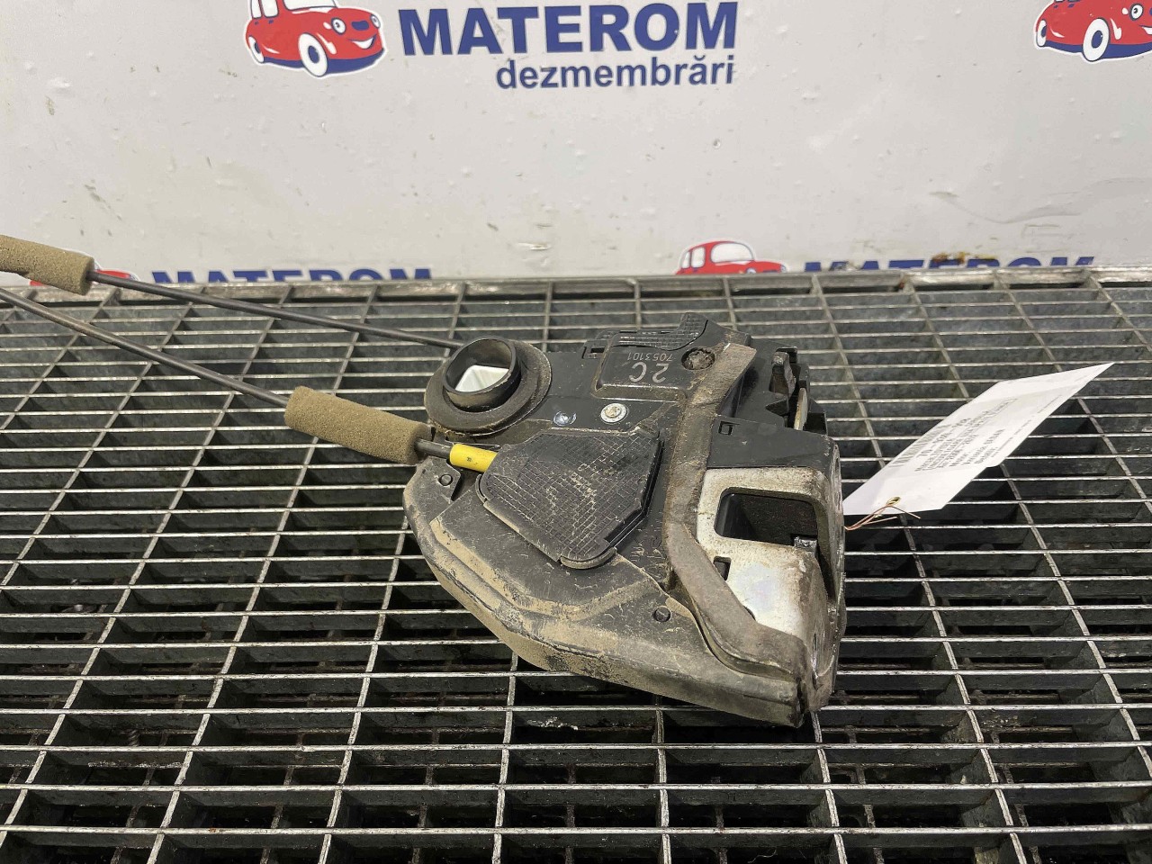 INCUIETOARE USA SPATE STANGA TOYOTA COROLLA - - (2006 2012)