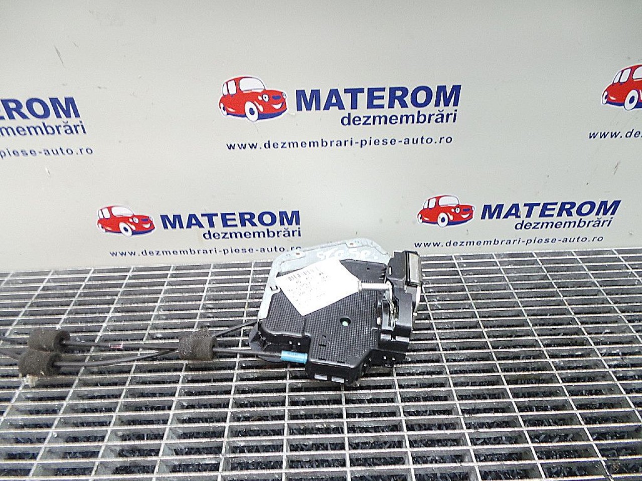 INCUIETOARE USA SPATE STANGA TOYOTA RAV4 - - (2006 2012)